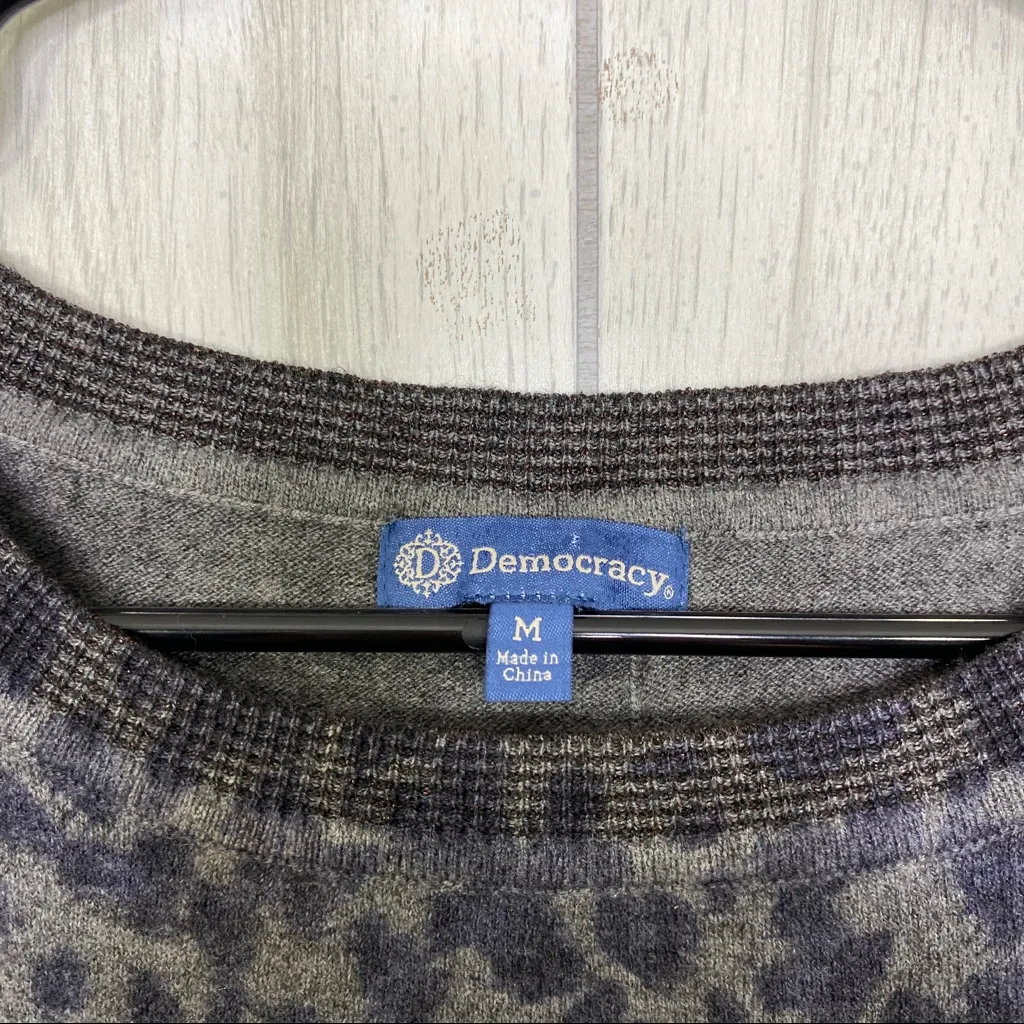 Democracy  Animal Print Button Back Sweater size M Medium - Image 11