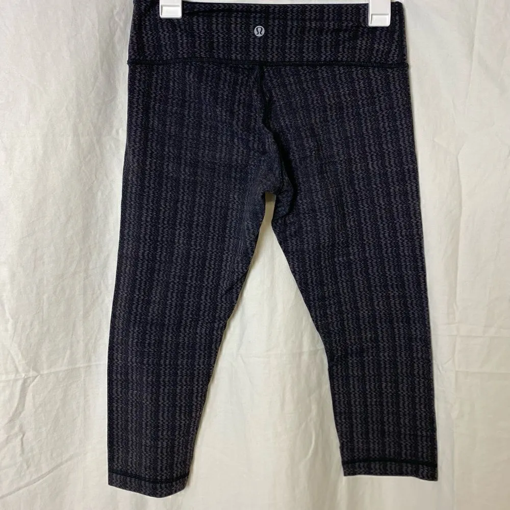 #124 LULULEMON gray and black cropped - Image 4