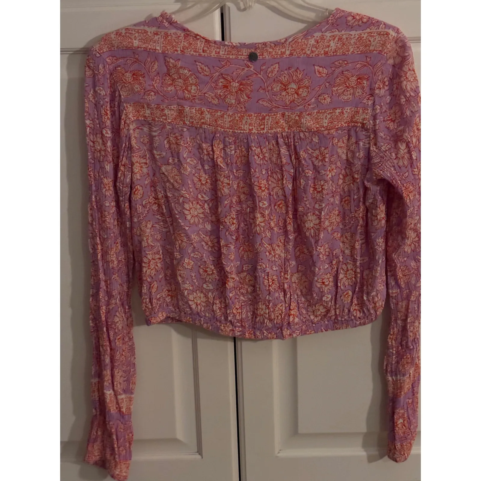 Billabong Womens Long Sleeve Crop Top Purple Floral Print V Neck Boho M - Image 4