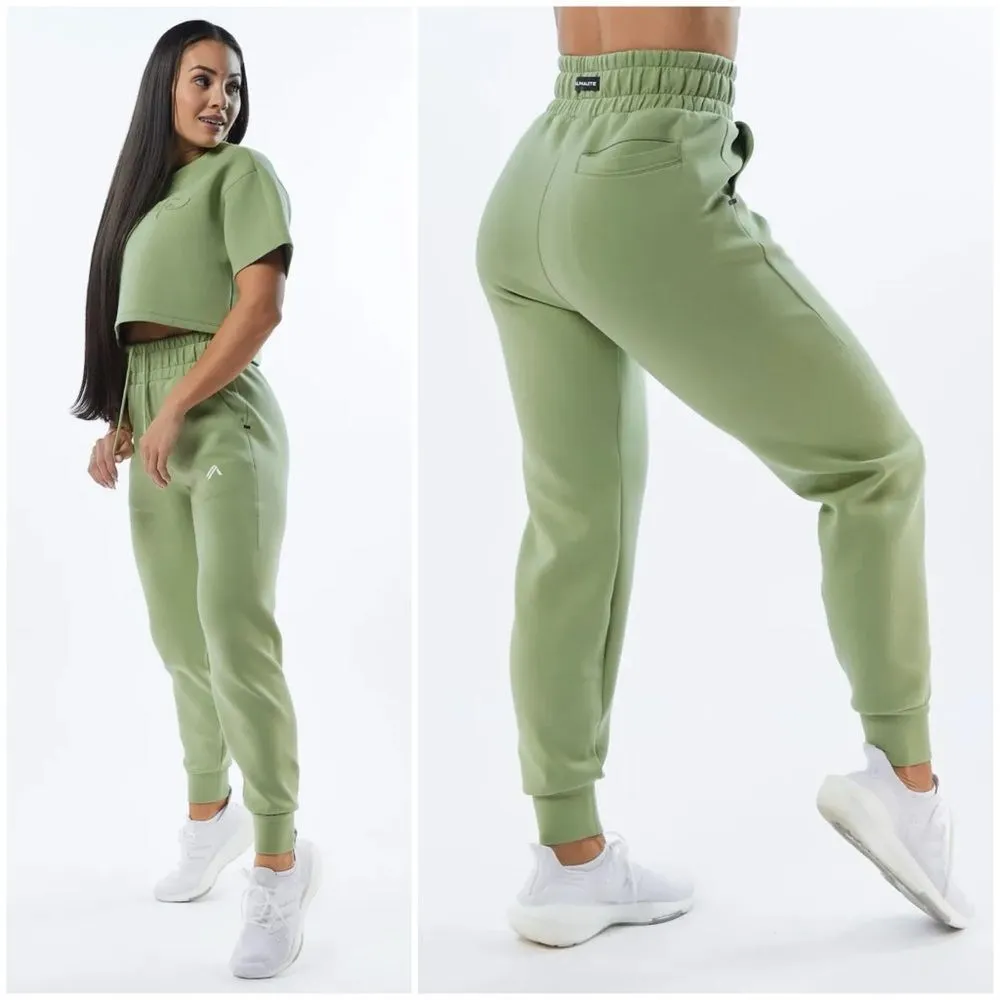 NEW Alphalete Elmts Elements Relaxed Cuffed Jogger in Green Size S - Image 2