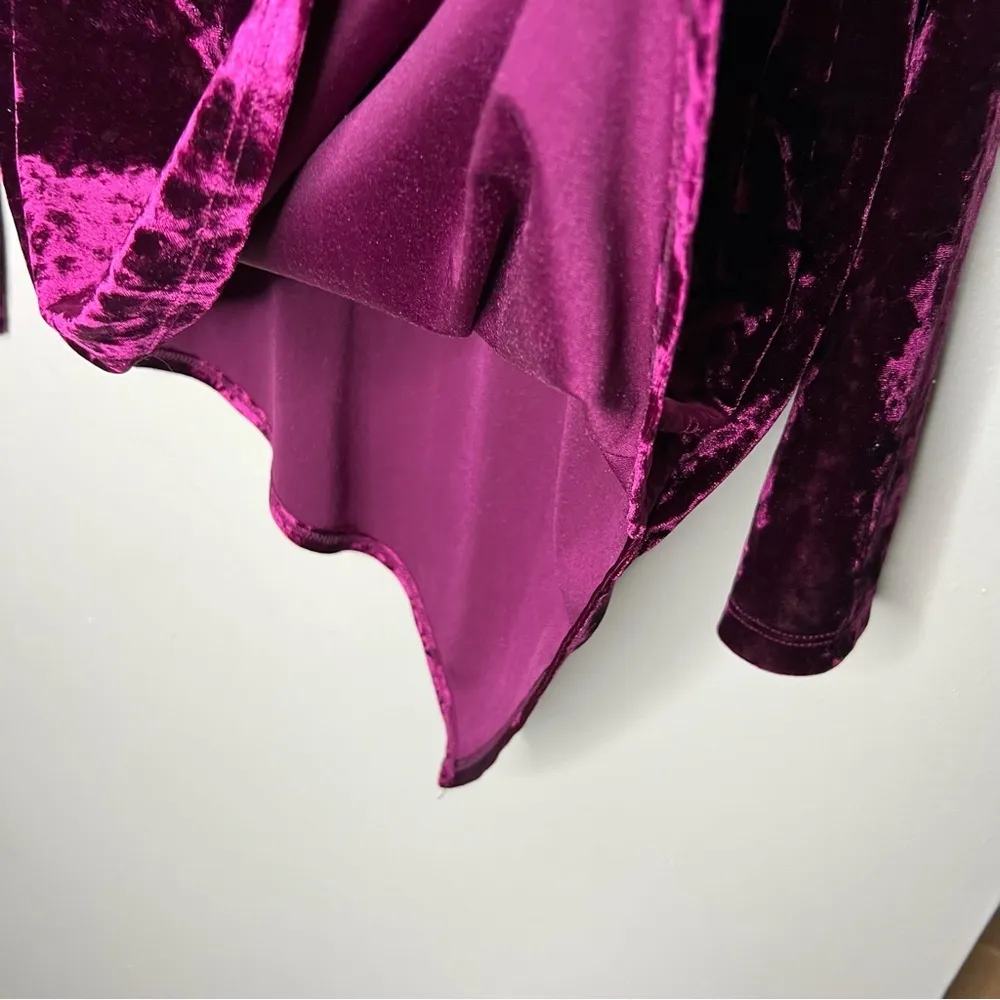 Karen Kane Burgundy Crushed Velvet Long Sleeve Asymmetrical Hem Top‎ Size M - Image 5