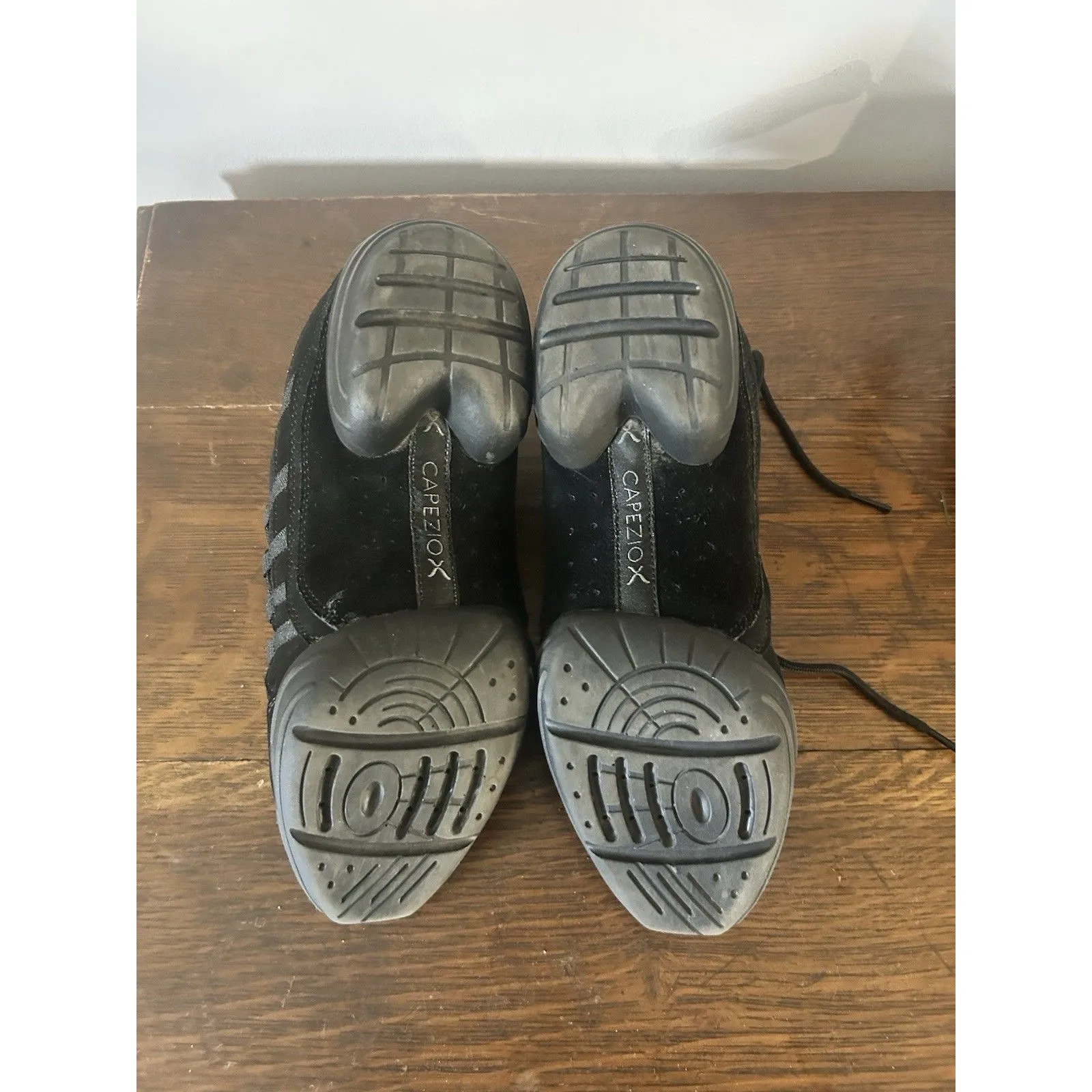 Capezio Rock It Dance Sneaker Womens 7 Black DS24 Suede Split Sole Zumba Shoe - Image 4