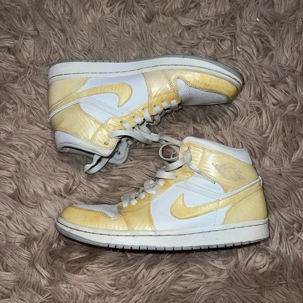 Nike Air Jordan 1 Phat White Wolf Golden Swoosh High Cut Sneaker Size 8 - Image 2