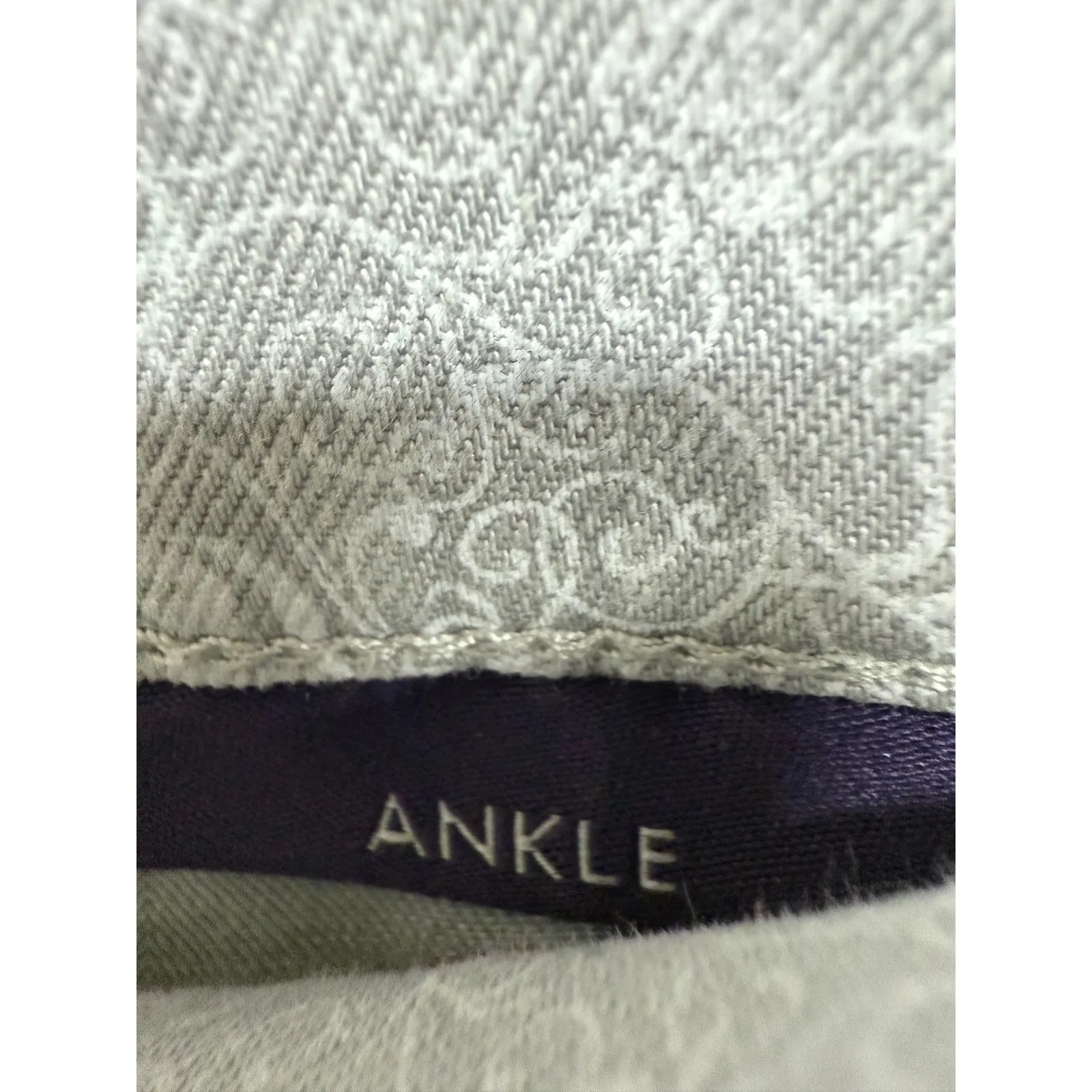 NYDJ Floral Grey Ankle Jeans Pants Size 12 Casual Whimsical Womens - Image 6