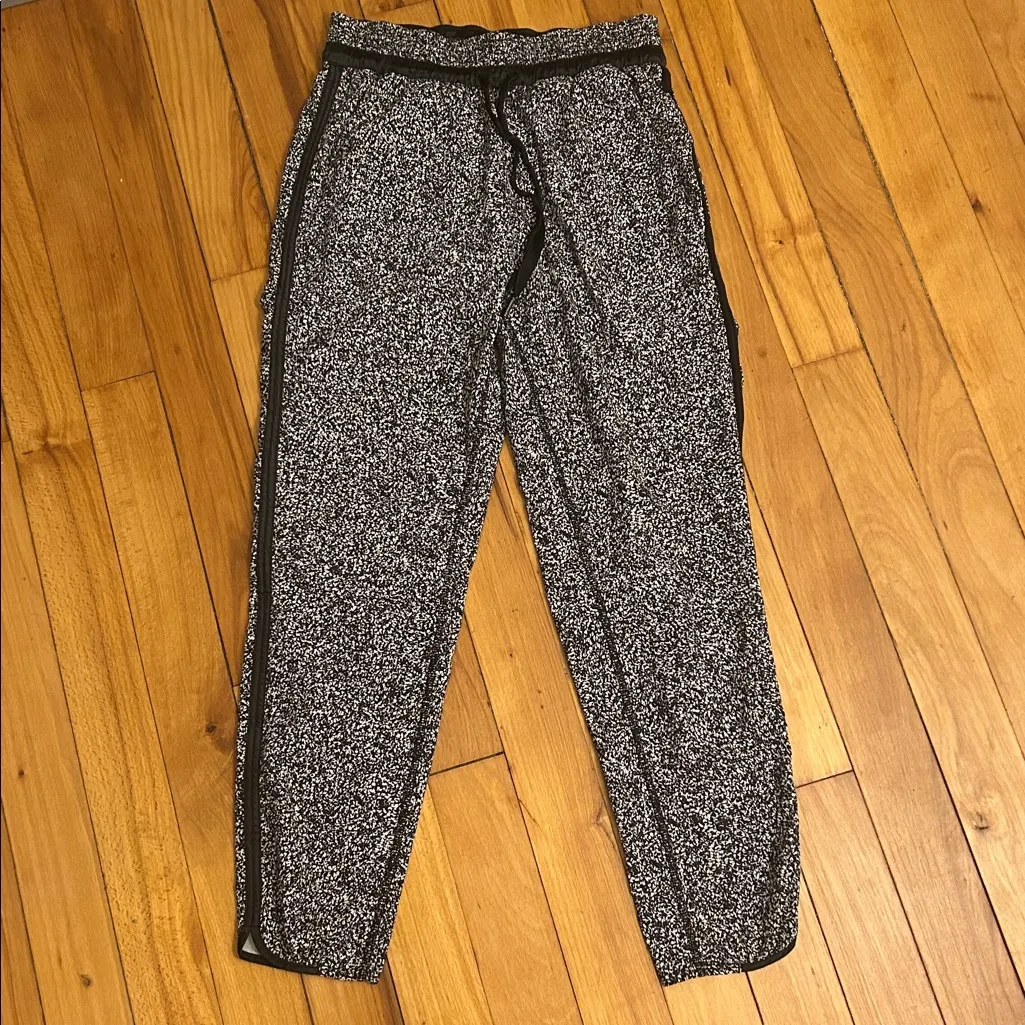 Lululemon Speckled Pattern On The Go Jogger Pants - Image 3