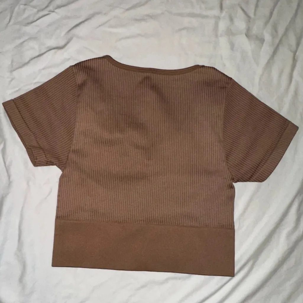 Brown Women's Athletic Crop Top Size undefined - Image 2