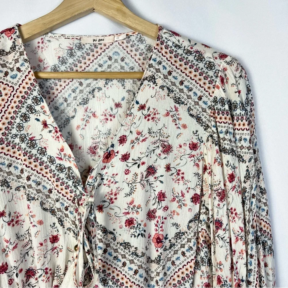 Francesca's Mi Ami Catelyn White Red Lace Up Tile Print Blouse XS - Image 5