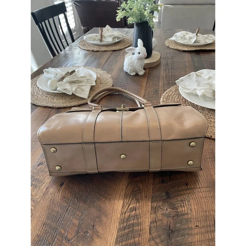 NWOT Gorgeous Patricia Nash Vienna Satchel Italian Leather Hand Bag Biscuit​ - Image 6