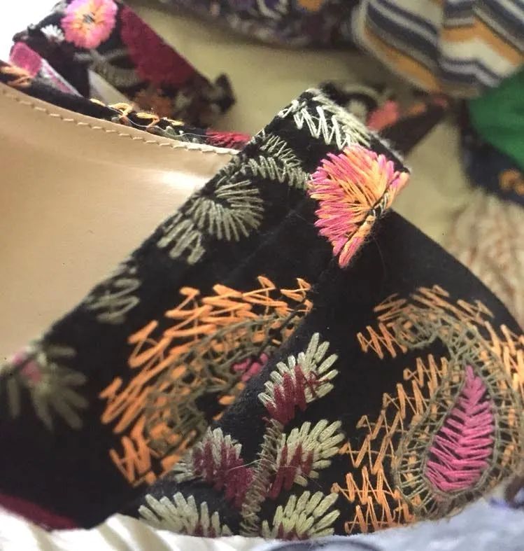 Chunky Floral Heels Size 7.5 - Image 4