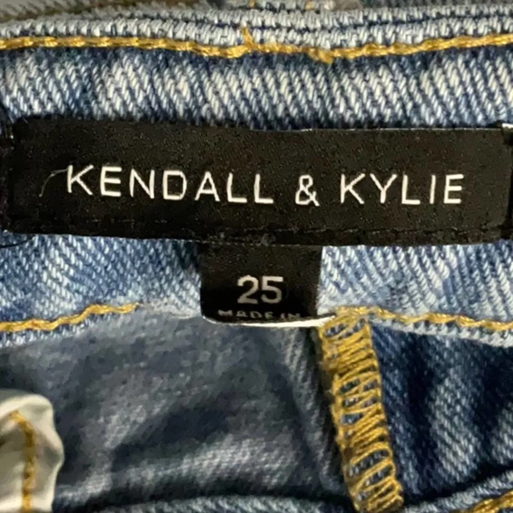 Kendall & Kylie High Waist Distressed Raw Hem Jean Size 25 - Image 5