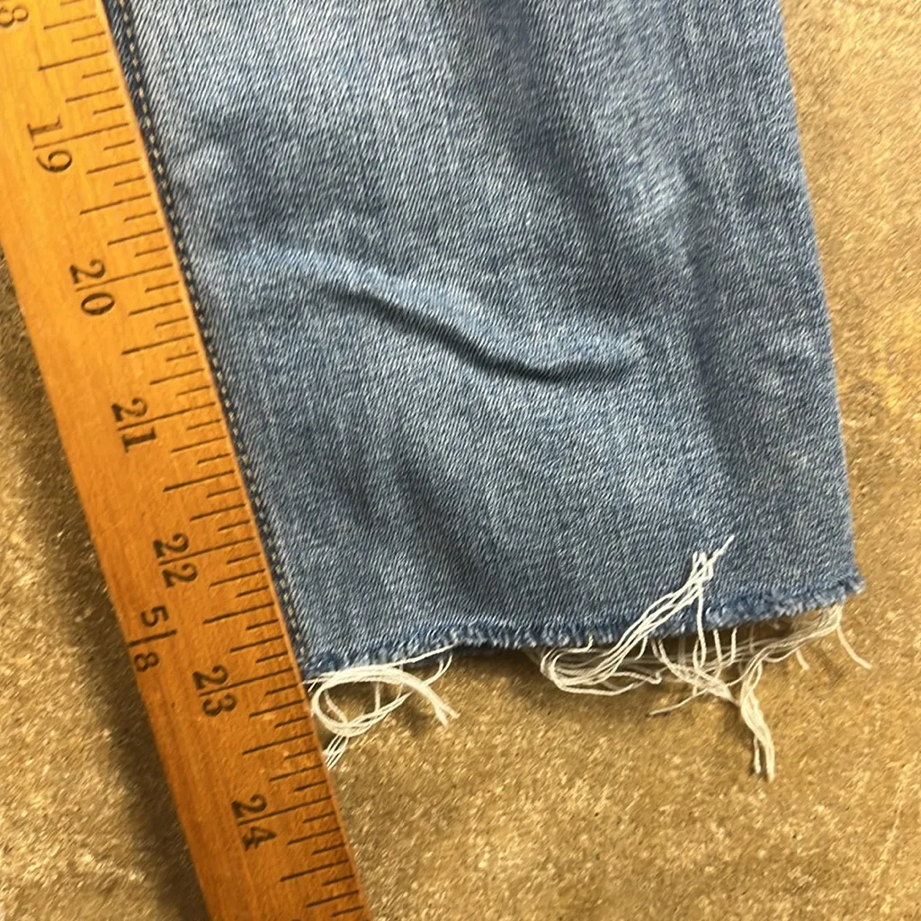 Level 99 Light Blue Cropped/Frayed Jeans
Size: 24 - Image 6