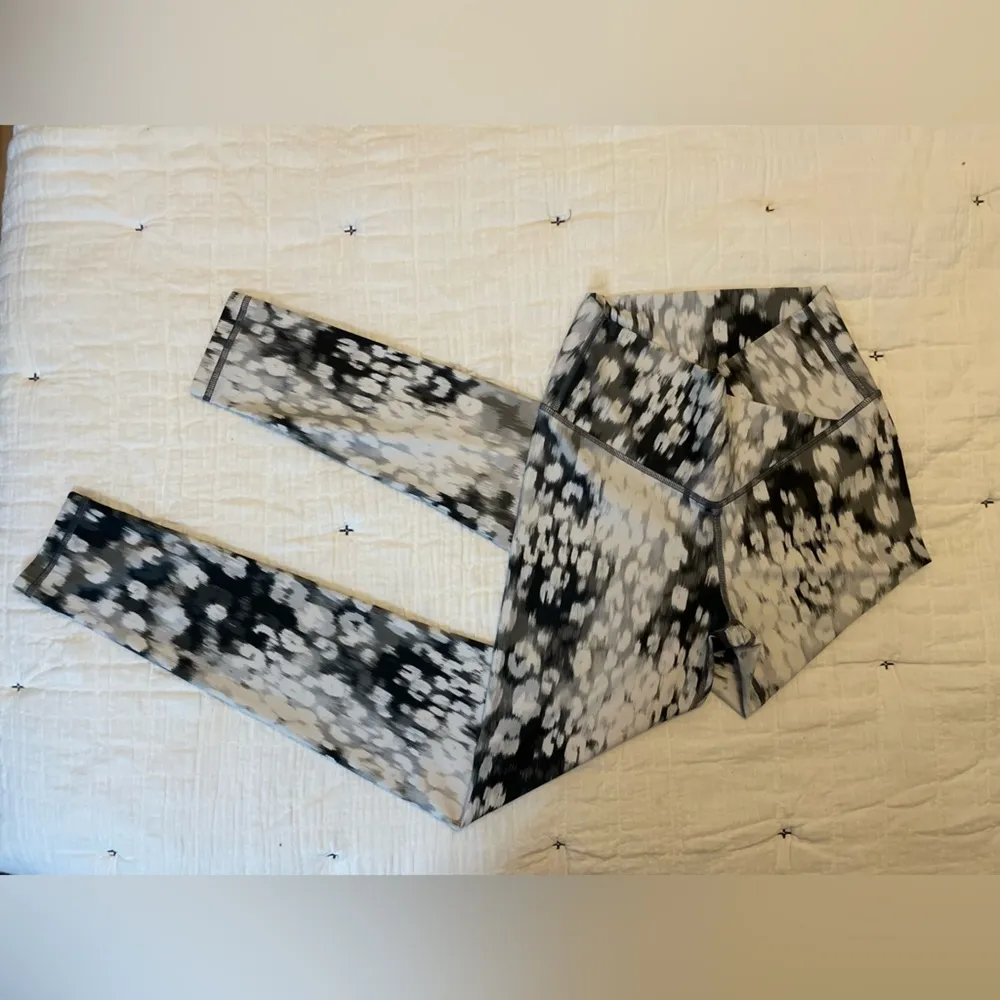 OFFLINE by Aerie Hi-Rise Crossover Waist 7/8 Legging Shine Silver Shadow Size S - Image 4