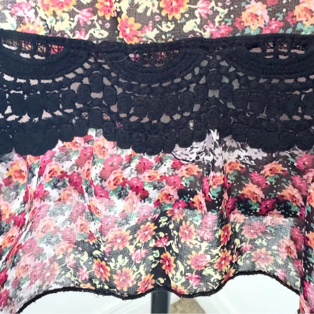 Cha Cha Vente Ditsy Floral Sheer Womens Top Boho Patchwork Crochet Insert PXL Pink Size undefined - Image 2