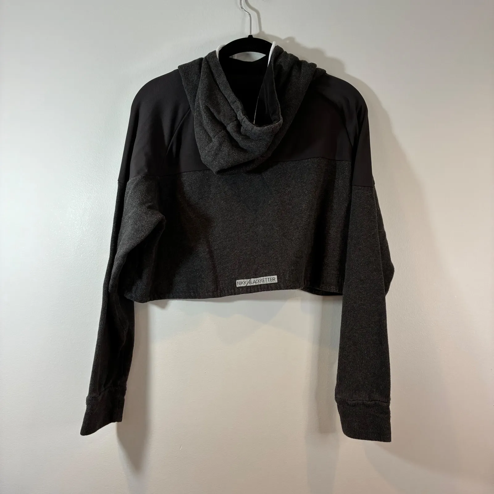 Gymshark X Nikki‎ Blackketter Cropped Hoodie Pullover Athleisure Black Marl-M - Image 2