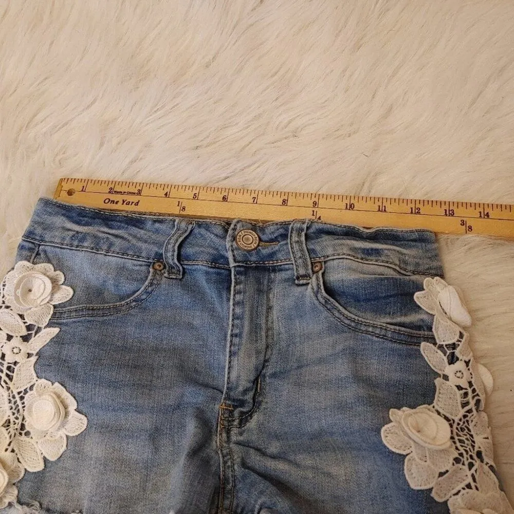 Indigo Rein Size 5 Waist 27 Short Shorts Crochet Floral Detailing Distressed Raw - Image 2