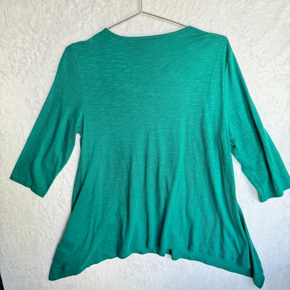 Chico’s Green Top Asymmetric Hem Crochet Lace Front 3/4 Sleeve Slub Knit Boho - Image 3