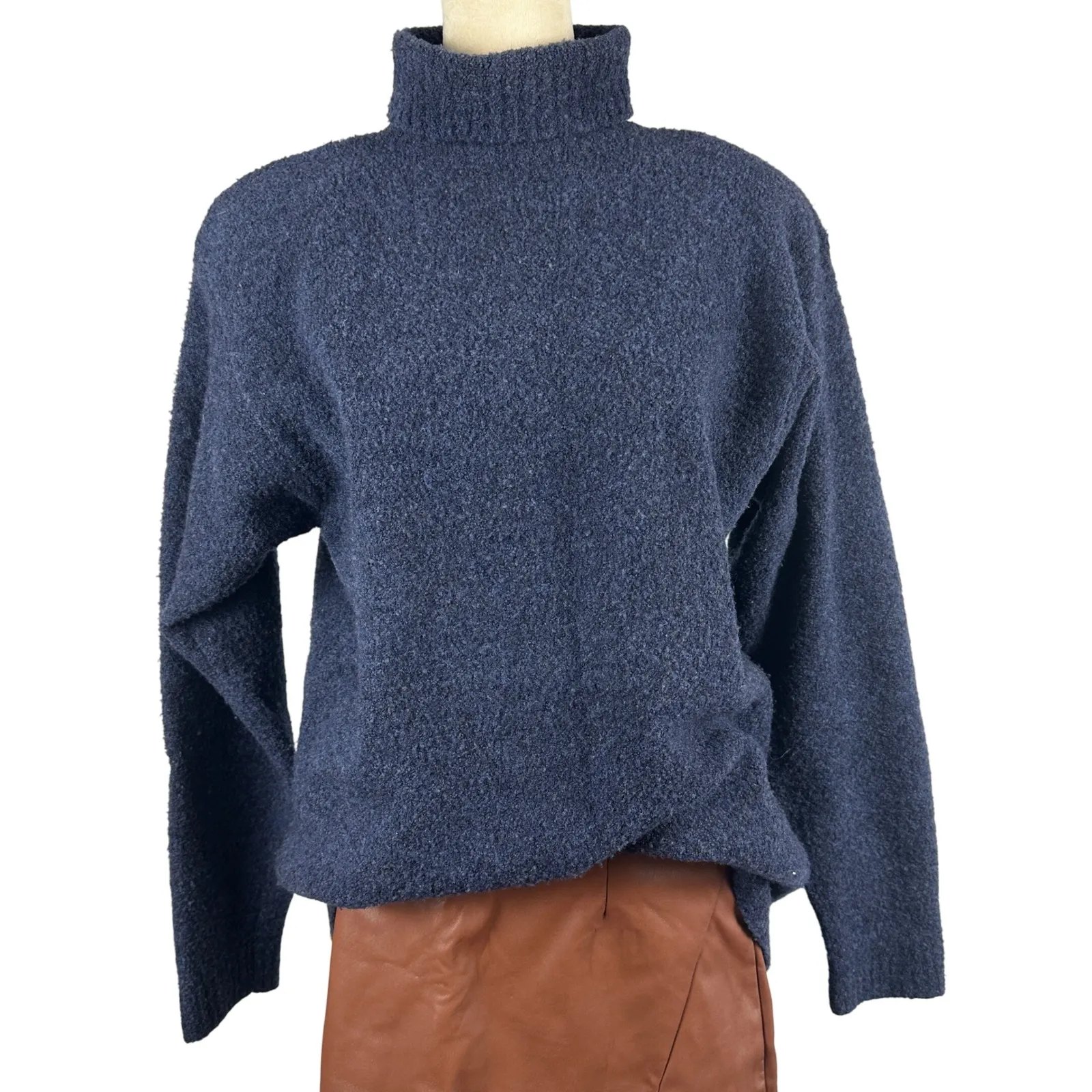Navy Blue Textured Turtleneck Sweater WomenMedium Wool Blend Pullover‎ Warm Cozy Size undefined - Image 2