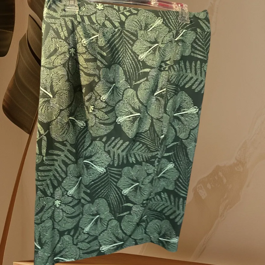 Rip Skirt Length 3 (NWOT)
MAUI MOONLIGHT
M Black Size M - Image 5