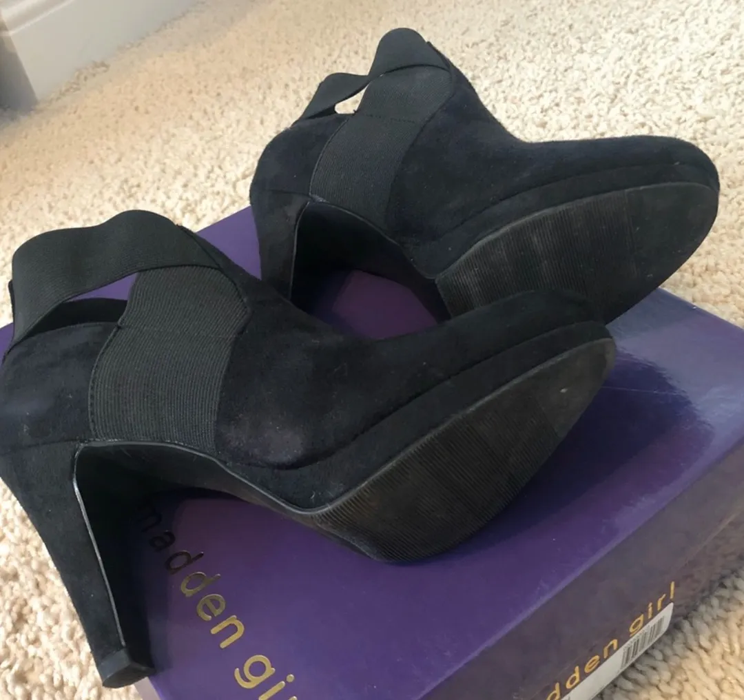 Black Heels - Image 4