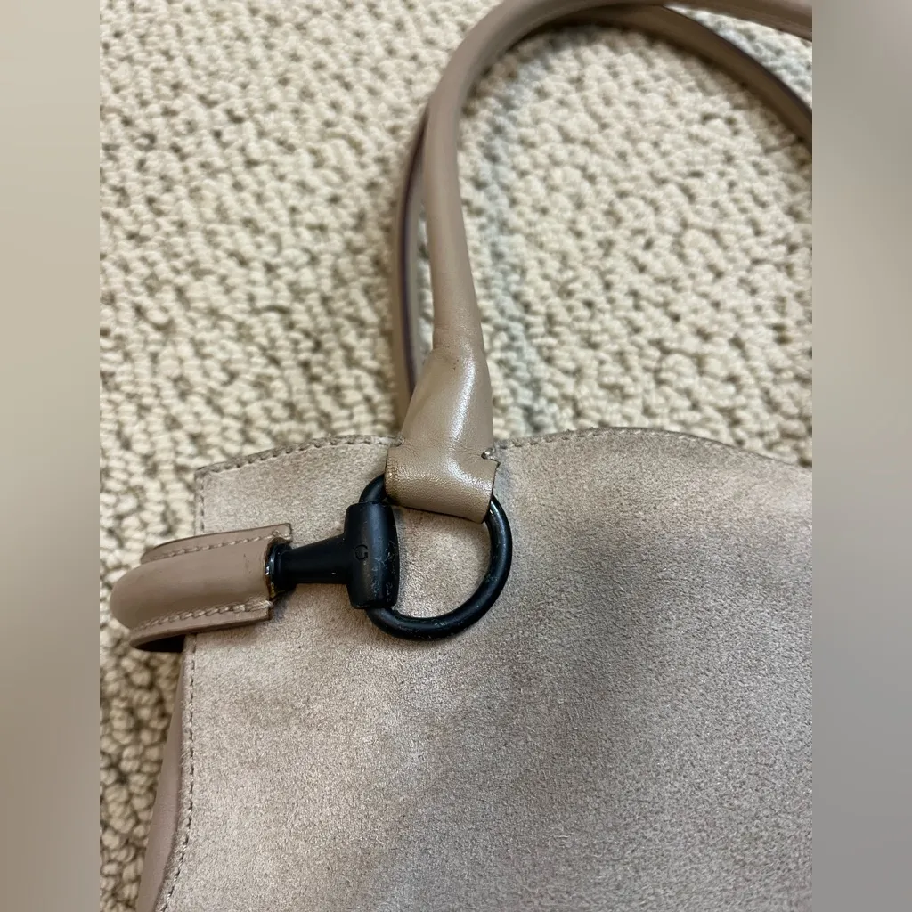 Vintage Beige Gucci Suede Purse - Image 2