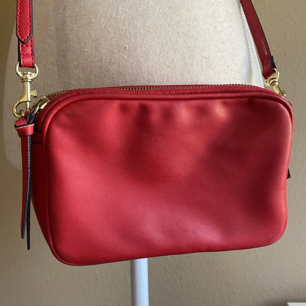 Red crossbody camera bag from Italy, faux leather - Image 2