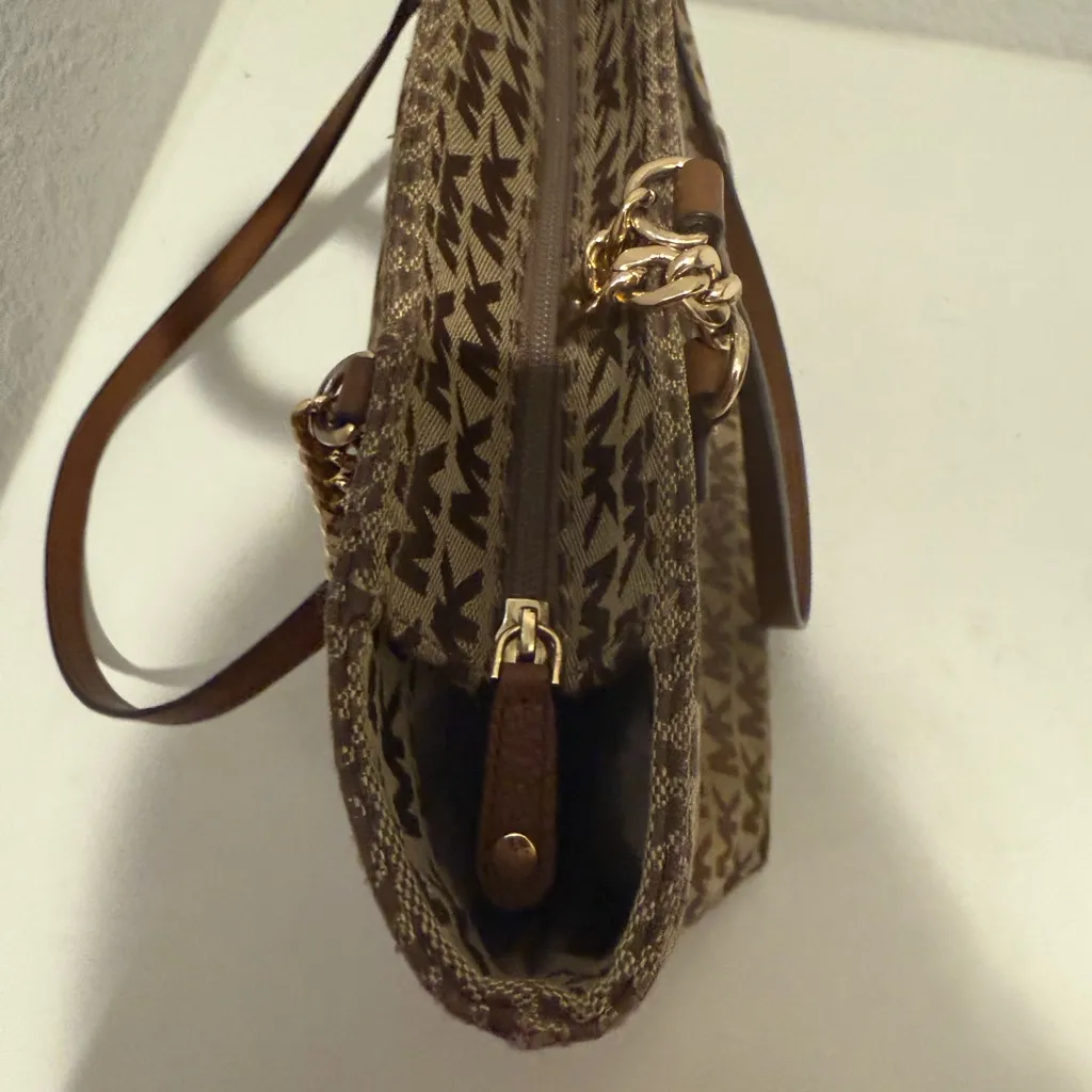 MICHAEL KORS Jet Set East West Signature Monogram Logo Chain Tote Bag Tan Brown - Image 8