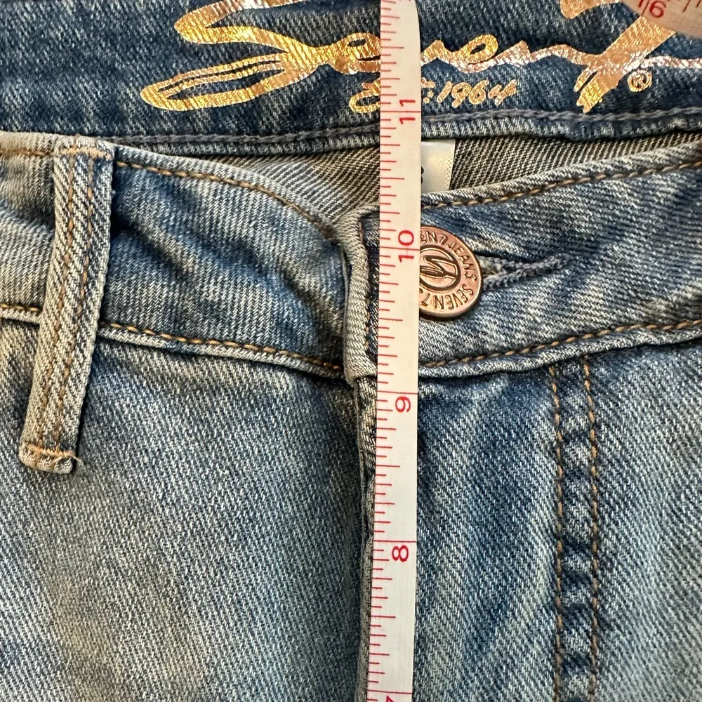 Seven 7 distressed denim jeans Size 8 inseam 25 inches New with sticker - Image 14