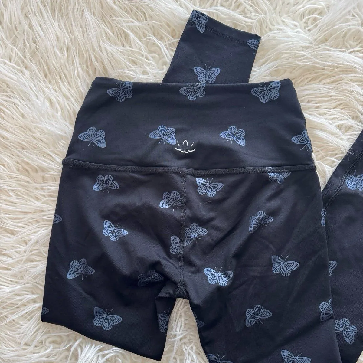 Beyond Yoga Butterfly Shine High-Waisted Midi Leggings
Size XS - Image 7