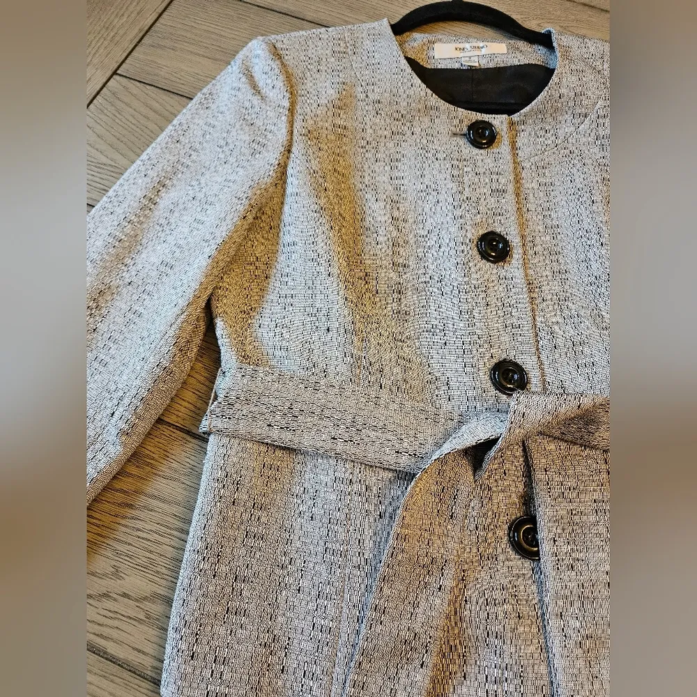 Jones Studio Gray Button Front Professional Suit Jacket - Image 6