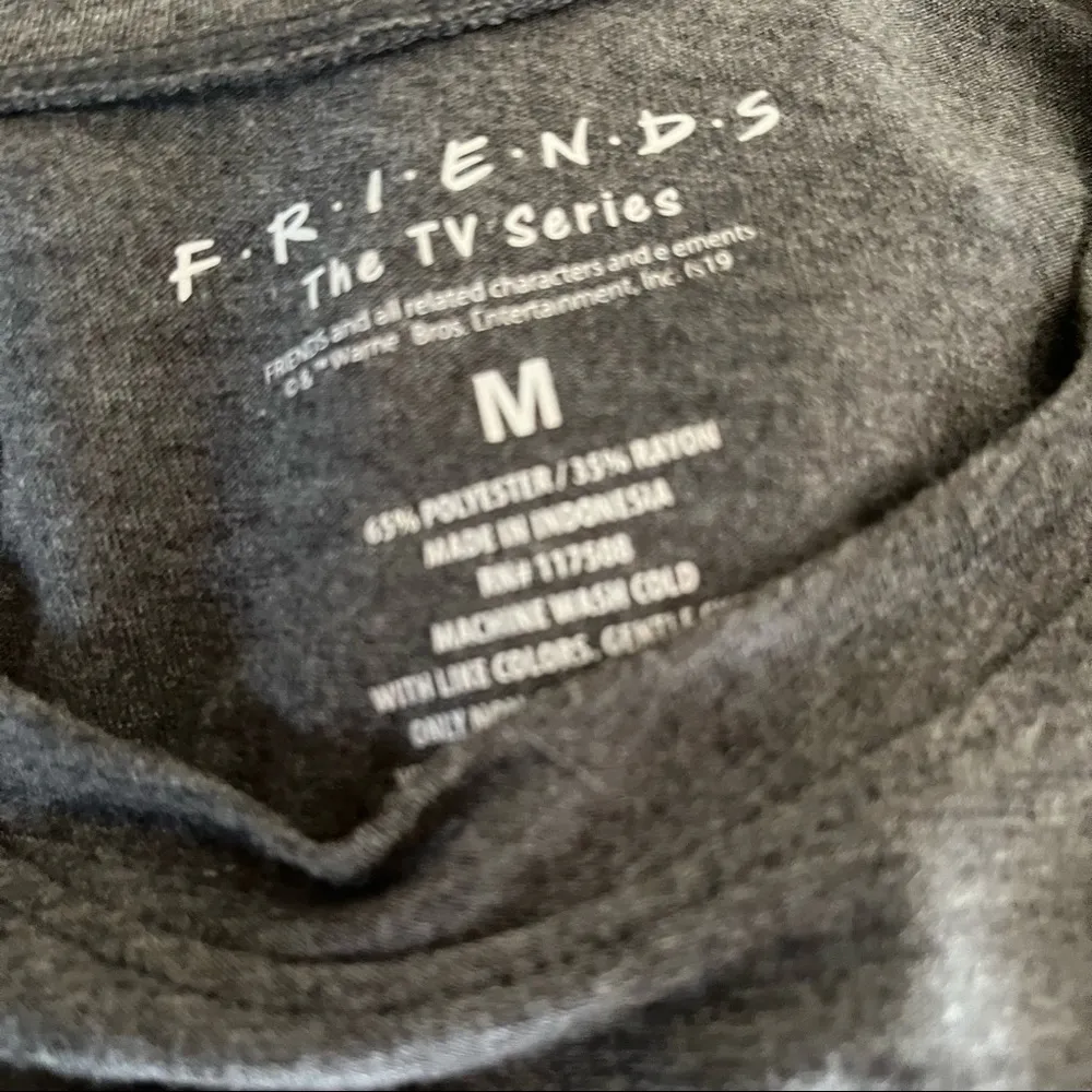 FRIENDS tee Size M - Image 7