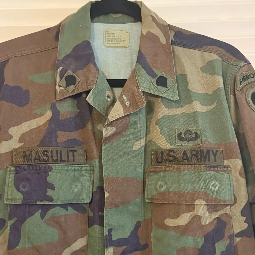 VTG 80s US Army Jacket Camo Combat Coat Airborne Patch Name Tape RARE Rank Tabs Green Size undefined - Image 2