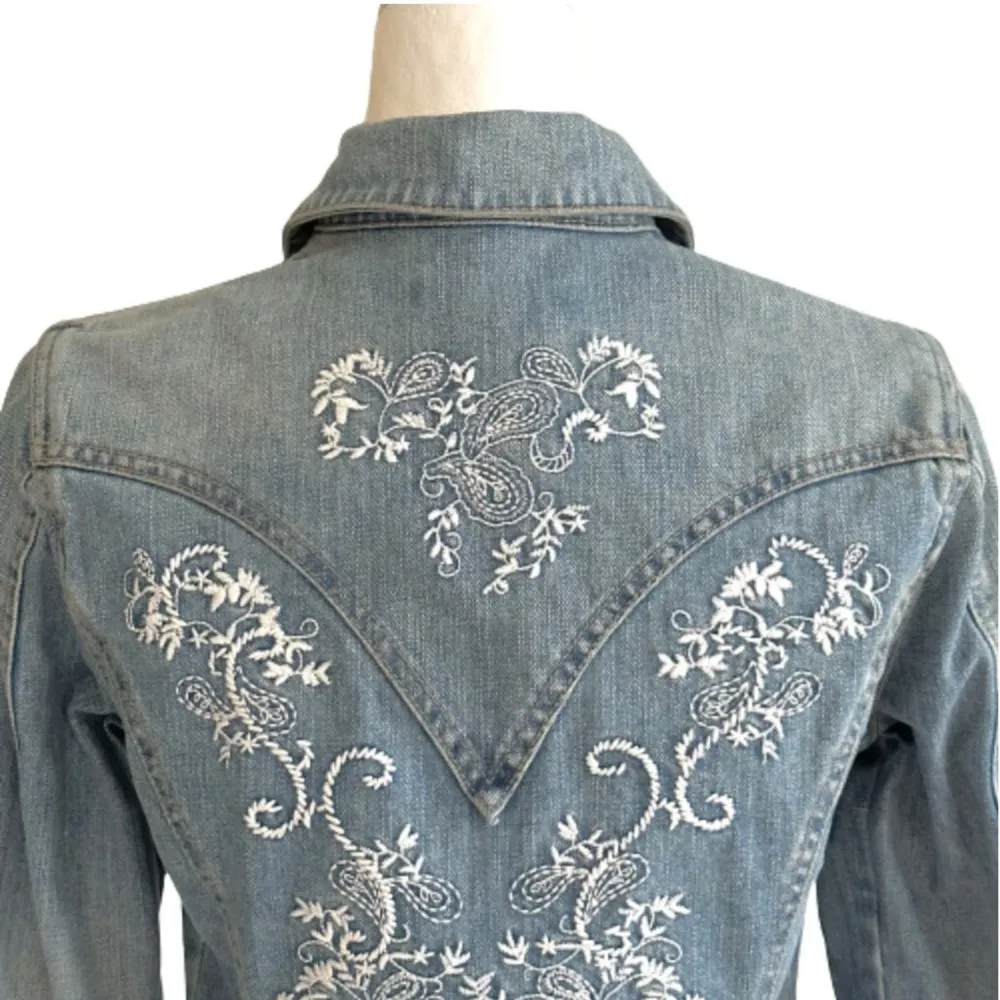 Coldwater Creek Jean Jacket Light Wash Distressed White Embroidered Denim 4P - Image 6