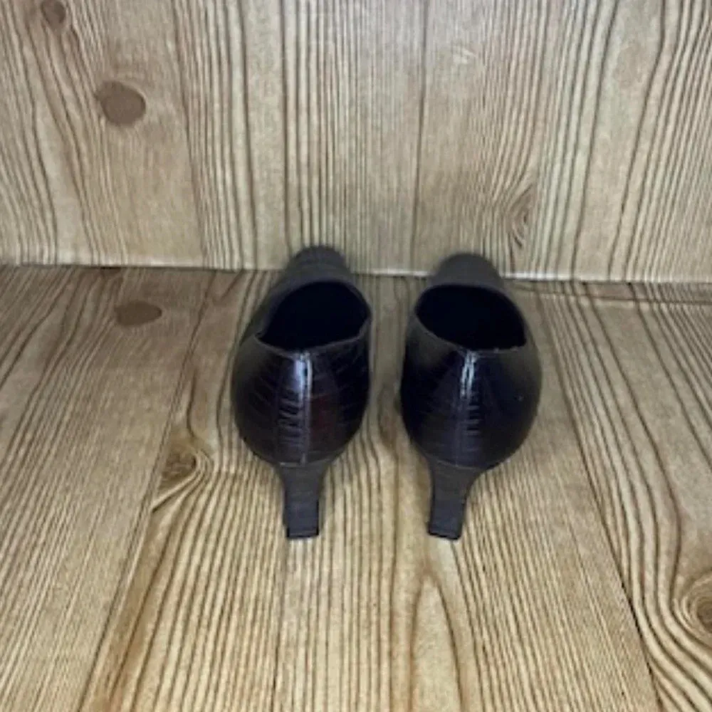 Etienne Aigner SMART all leather upper closed pointed toe heel
Women’s 7.5M - Image 3