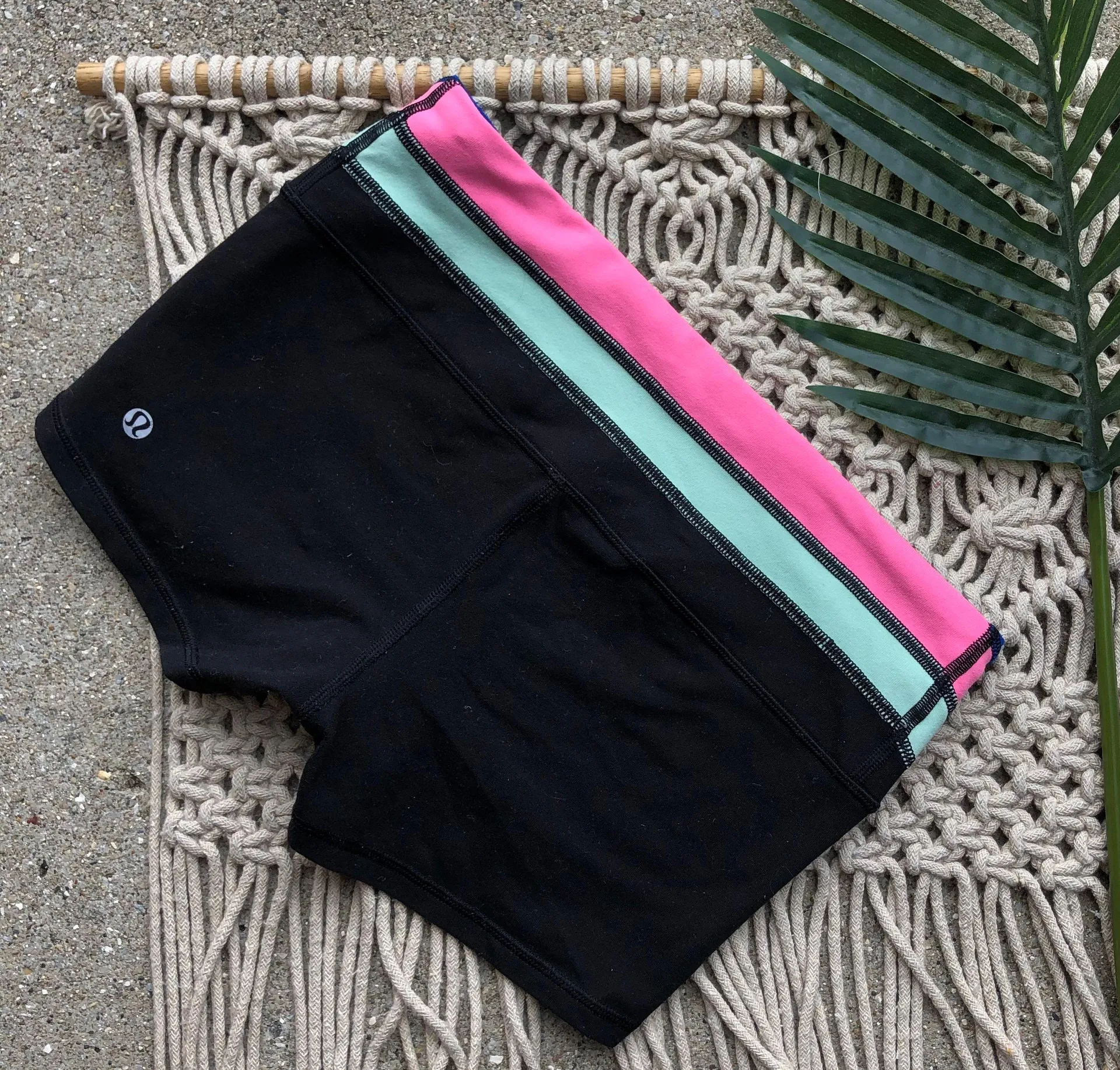 Groove Shorts Size 6 - Image 4