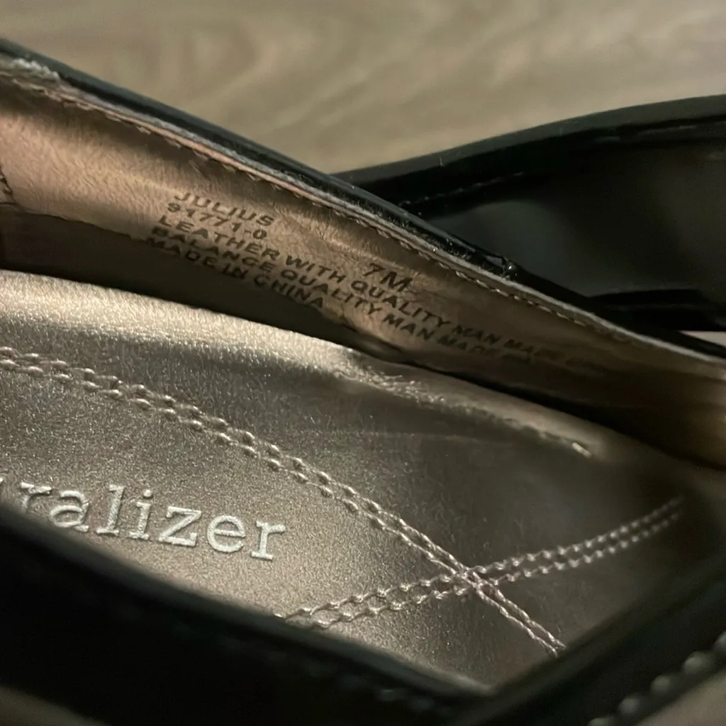 Women’s Naturalizer Gray Slip On Suede 3 inch Heels w/ Black Trim, Size 7M - Image 6