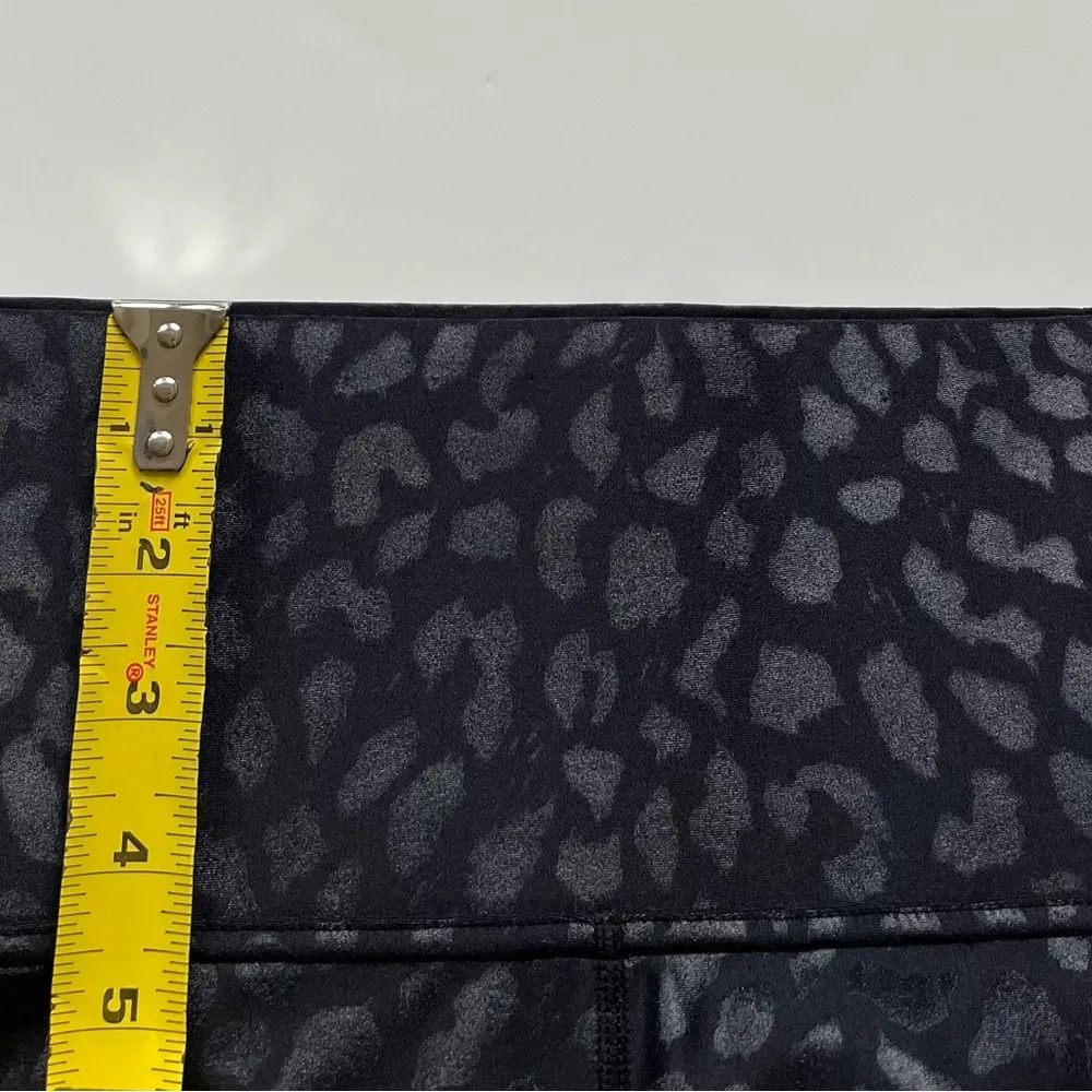 Carbon38 High Rise 7/8 Legging in Leopard Takara Shine -Size Small - Image 4