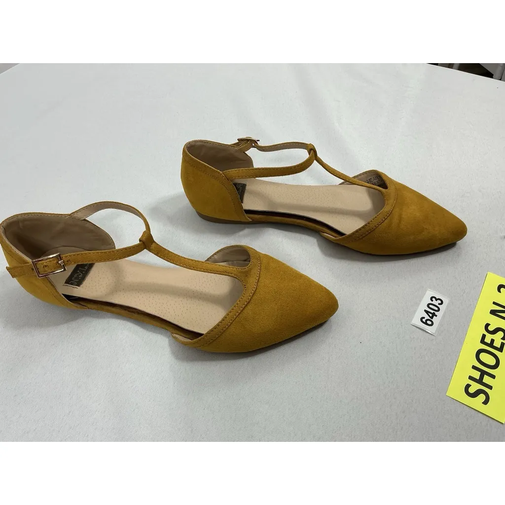 Womans NYLA Heartbeat Slipon Strappy Sandals 10 Gold Pointed Toe Flat Heel - Image 2