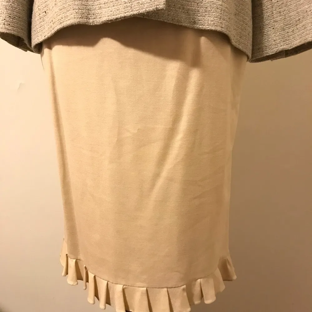 Carolina Herrera Saks 5th Ave Beige Skirt & Blazer, Size 8 - Image 4