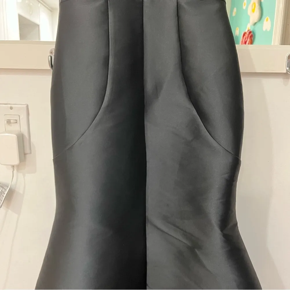 Structured Black Evening Gown 6 Ruffle cap sleeve Black Tie Formal - Image 9