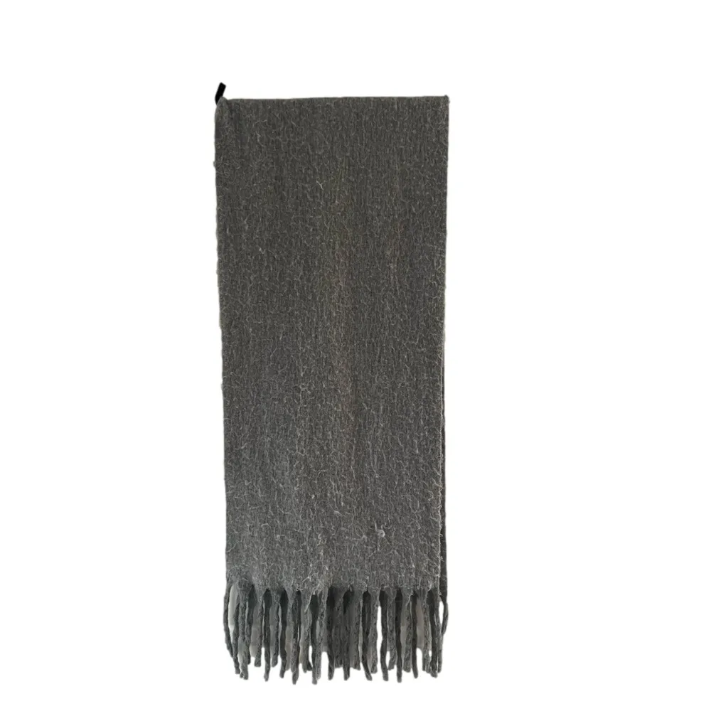 Primark Oversized Gray Knit Scarf with Fringe - Image 3