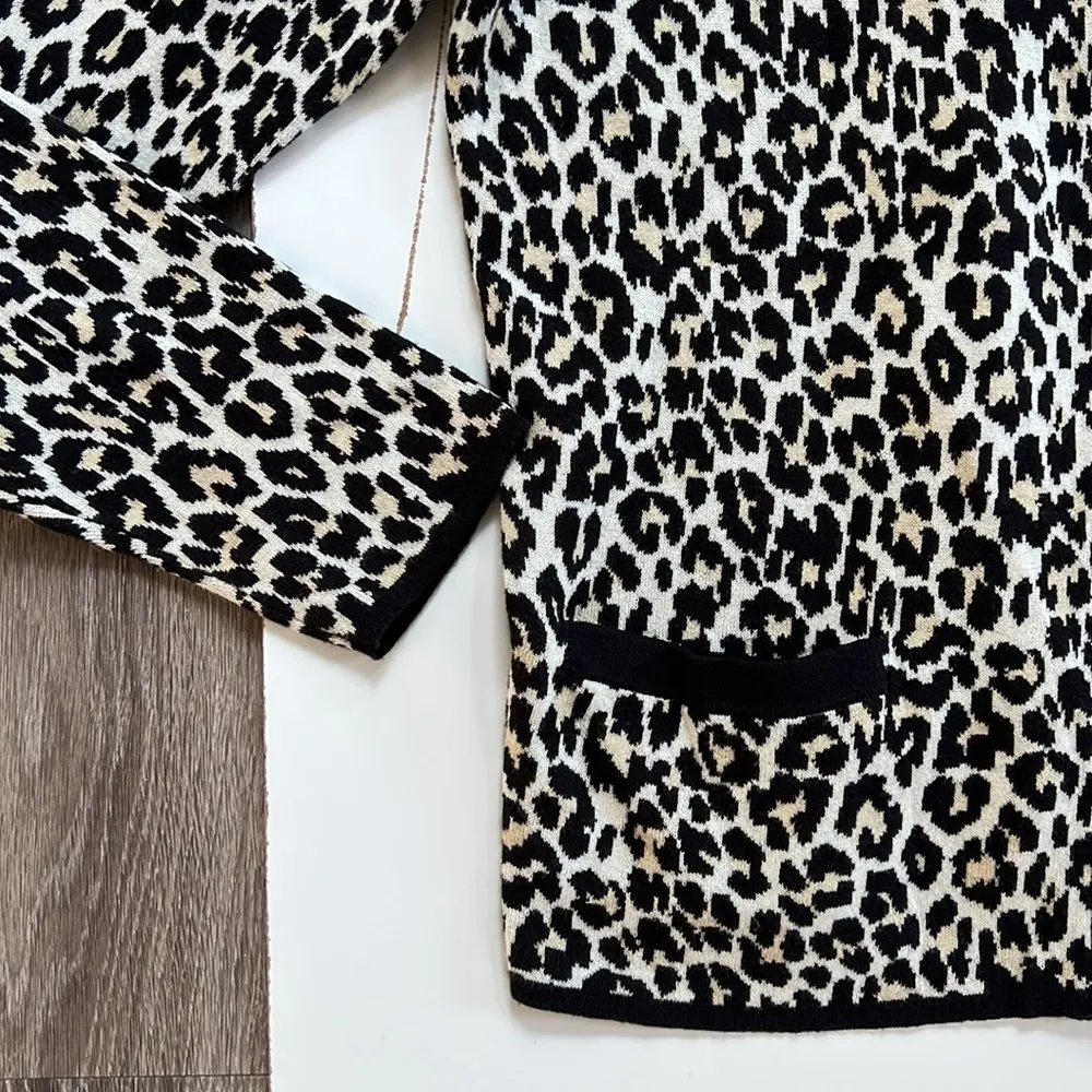 Lands End Women’s Animal Print Cardigan Large Button up Sweater career fitted - Image 4