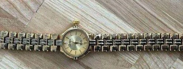 Galaxie by Elgin Diamond Ladies Watch Vintage Gold Tone Bracelet and Dial - Image 4