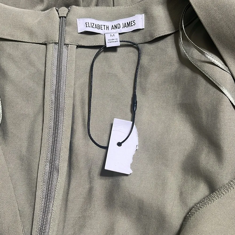 Elizabeth and James Jumpsuit Sz M Pockets Belted Wrap Front Travel Casual - Image 6