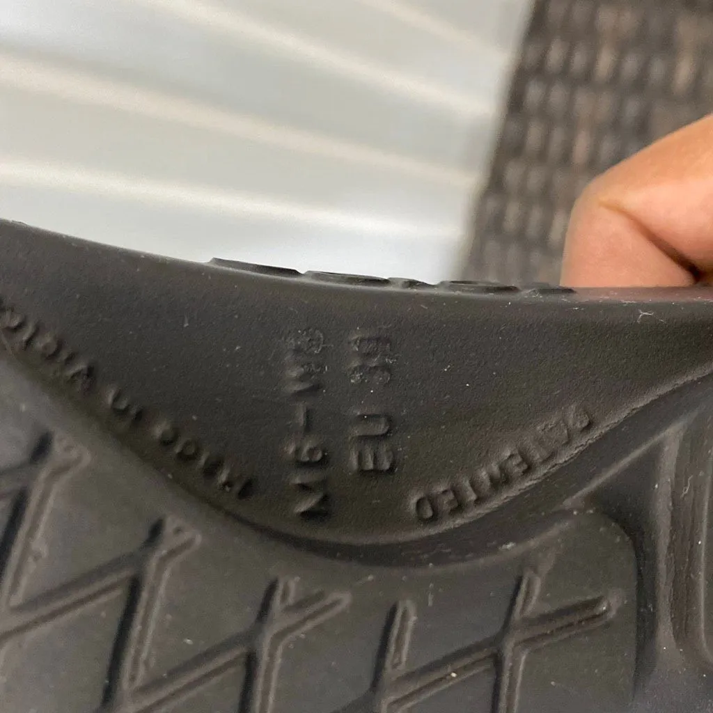 Oofos OOahh slides sandals women’s size 8 Black - Image 8