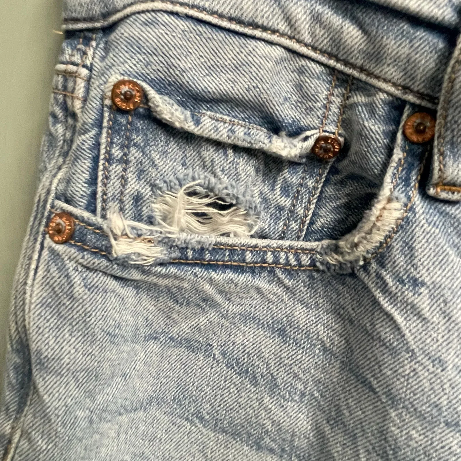 American Eagle 90s Bootcut Distressed Light Wash Jeans Size 6 Short Festival - Image 3