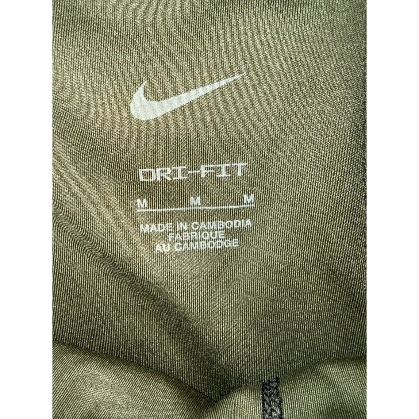 Nike One Luxe Icon Clash Women's Mid-Rise Training Bike Shorts in an atomic vivi - Image 7