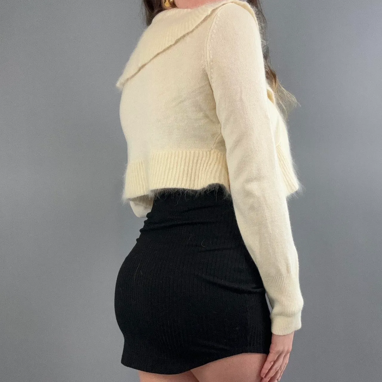 White House Black Market Shawl With Furry Collar - Image 3