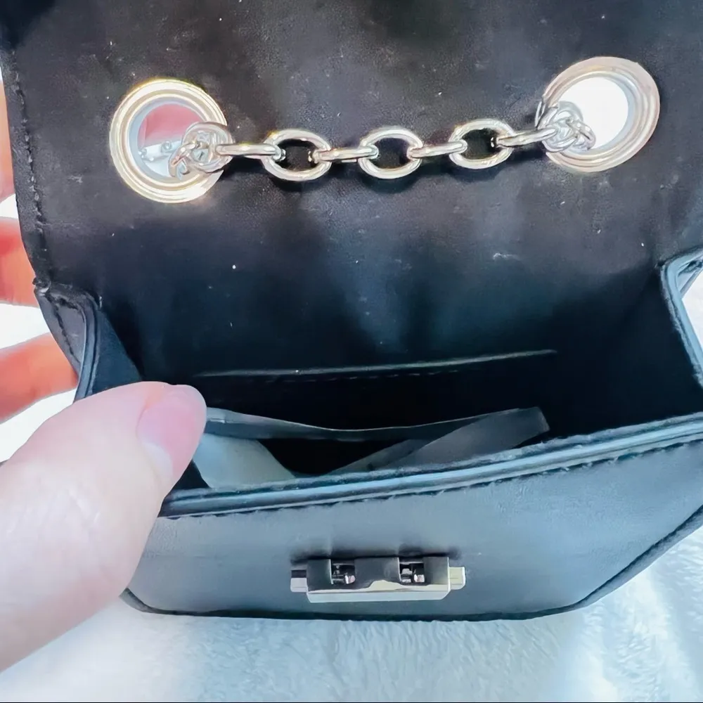 WHO What Wear Balia cross body bag with chain strap in black - Image 6