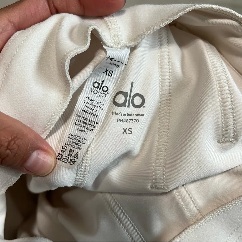ALO Yoga Cream Activewear leggings size XS - Image 4