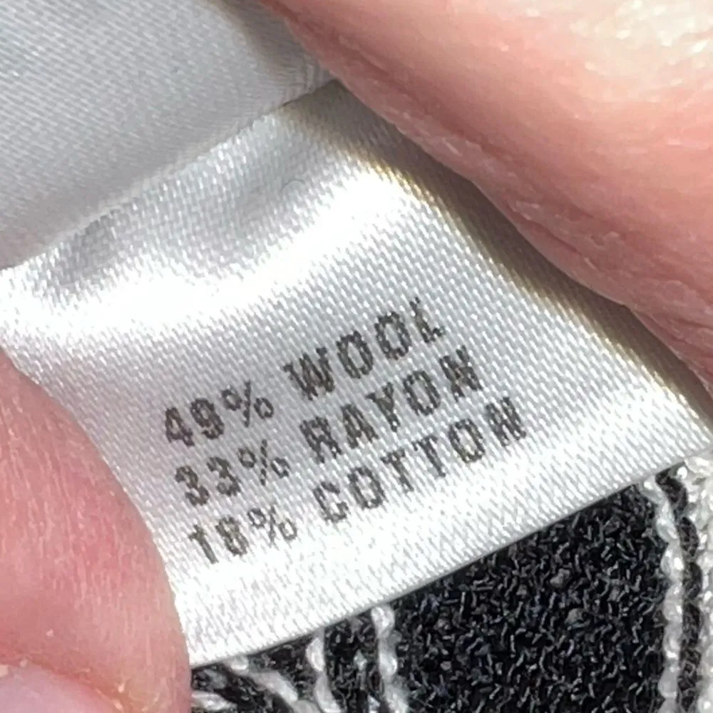 St. John Sport cute black and white zip front jacket! Black - Image 8